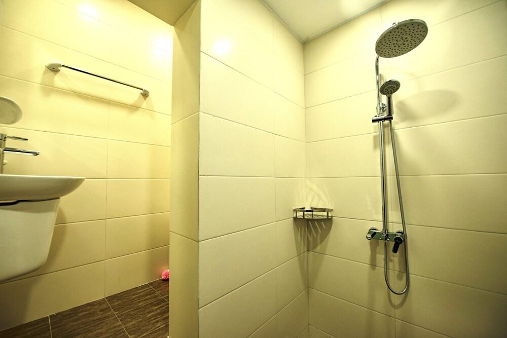 O Quan Chuong Homestay and Coffee - Bathroom Shower