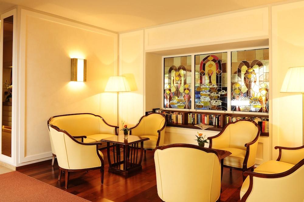 Villa Bavaria - Lobby Lounge