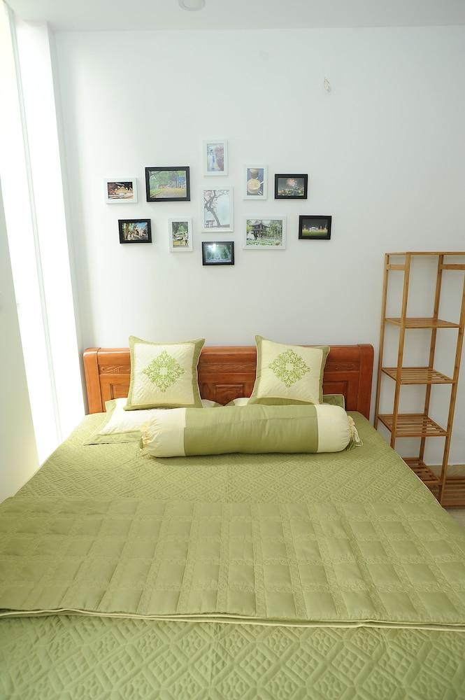 Ruby Lakeview Homestay - Room