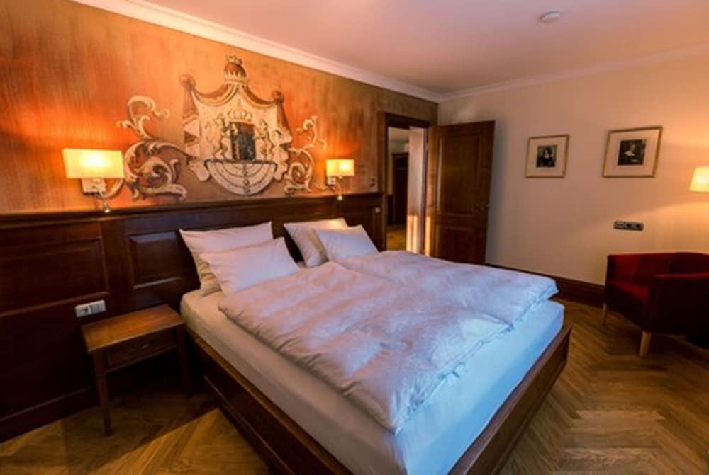 Hotel & Gaststätte zum Erdinger Weißbräu - Room