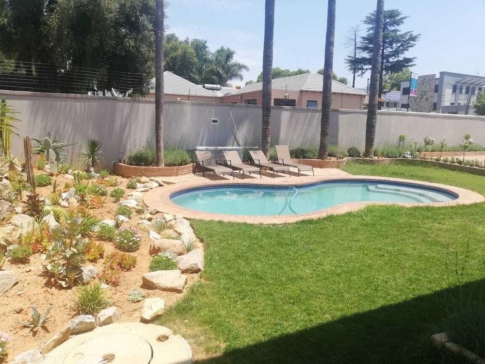Atlantic Pearl Rivonia Guest House - Outdoor Pool