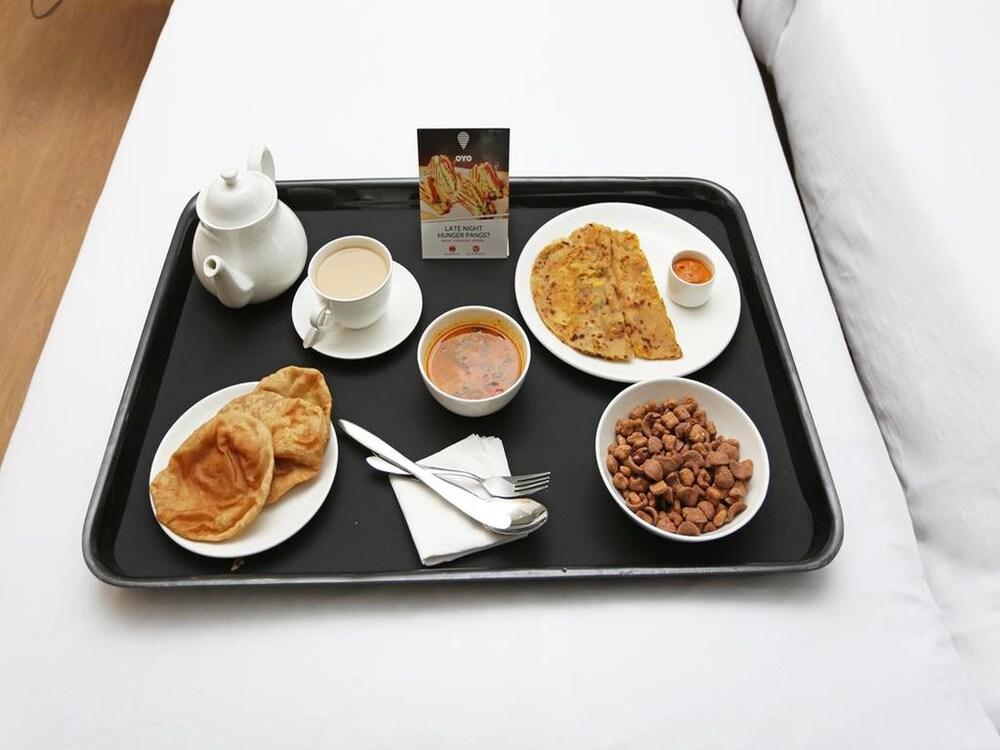 OYO 41740 Karnawat Guest House - Breakfast Meal
