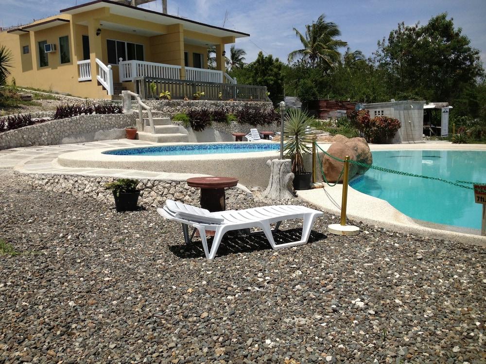 Moalboal Beach Resort - Outdoor Pool