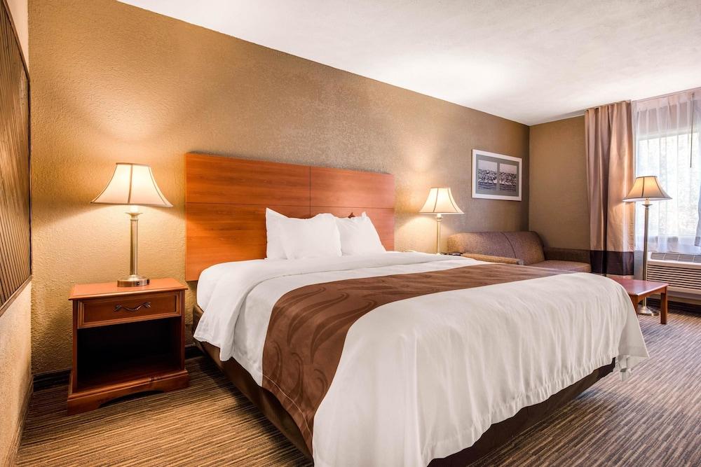 Quality Inn & Suites New Castle - Room