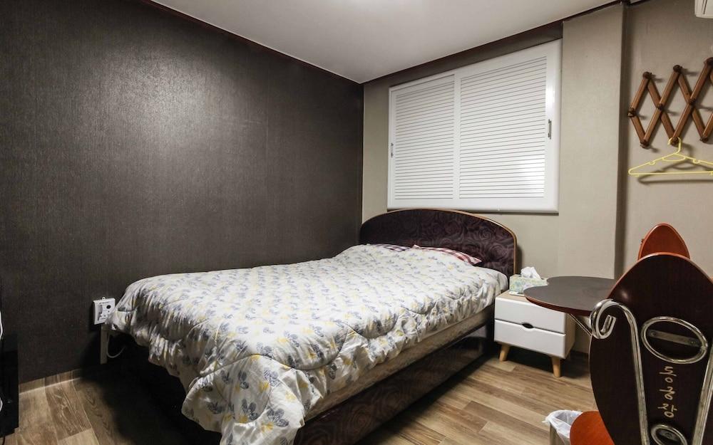 Jeju Donggung Motel - Room