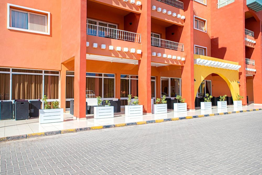 Hurghada Marina Apartments & Studios - Featured Image