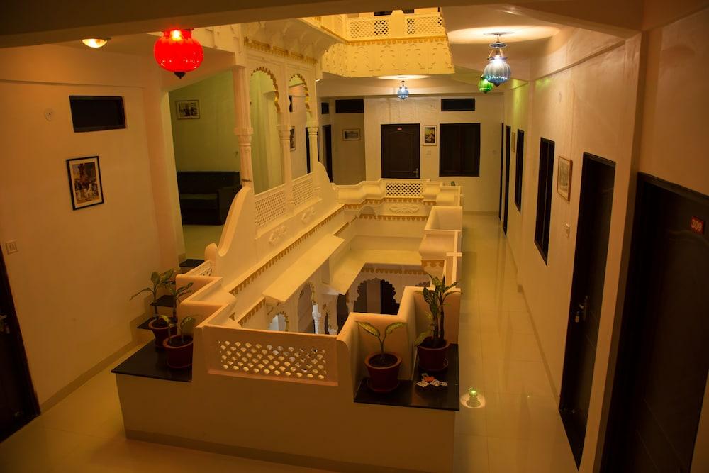 Hotel Nahargarh Palace - Interior Detail