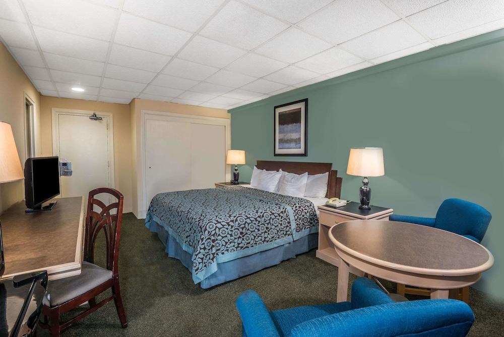 Days Inn by Wyndham Atlantic City Oceanfront-Boardwalk - Room