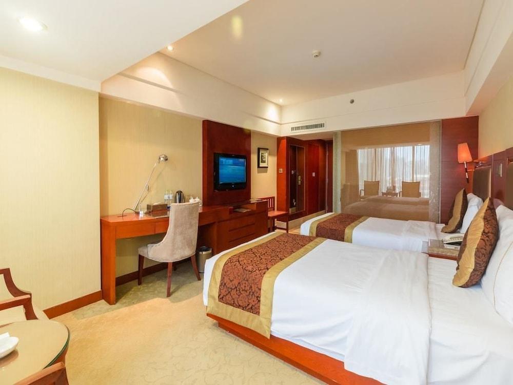 Zhuhai Guotai Hotel - Room