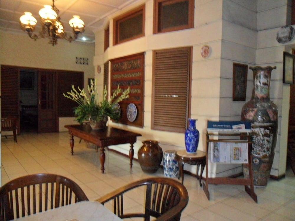 Mandala Puri Malang - Lobby Sitting Area