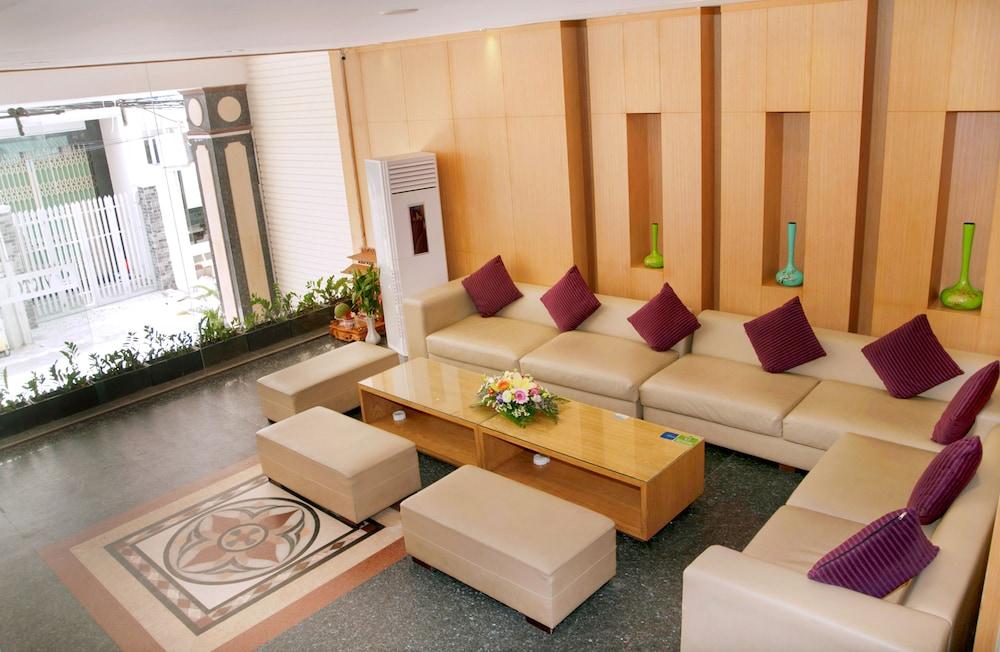 Victorian Nha Trang Hotel - Lobby Sitting Area