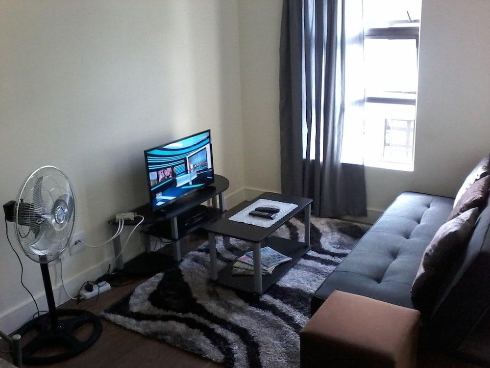 Sandton Executive Apartment - Living Room