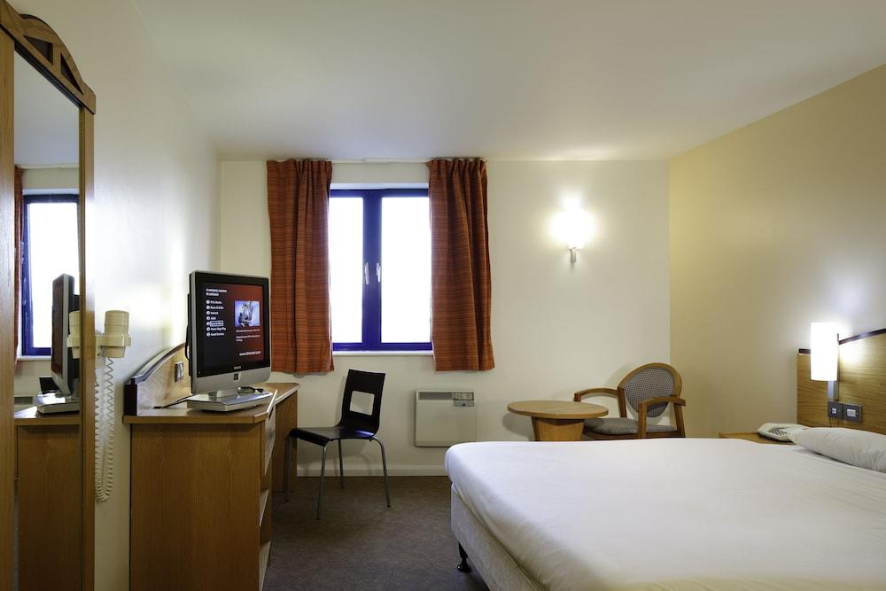 ibis Lincoln - Room
