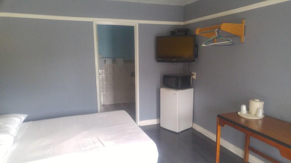 Riviera Motel - Room