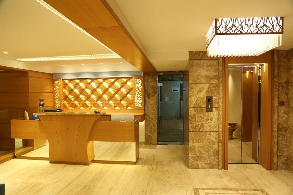 Hotel Surya - Reception