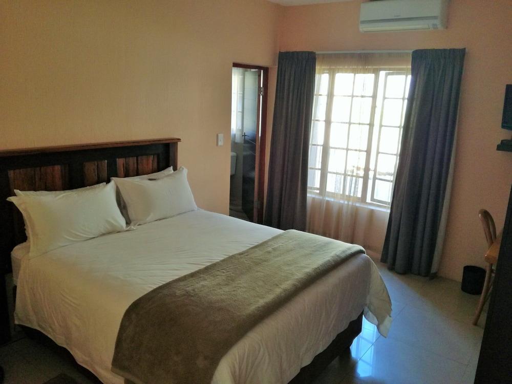 Africlassic River Lodge- Rivonia - Room