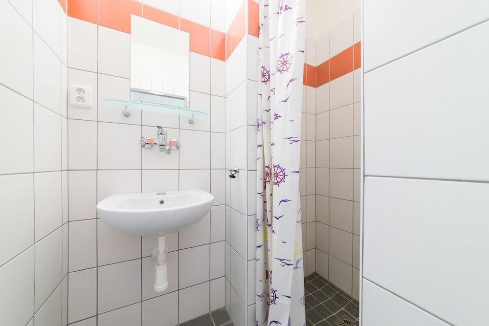 GProoms Pod Palackého vrchem A04 - Bathroom Sink