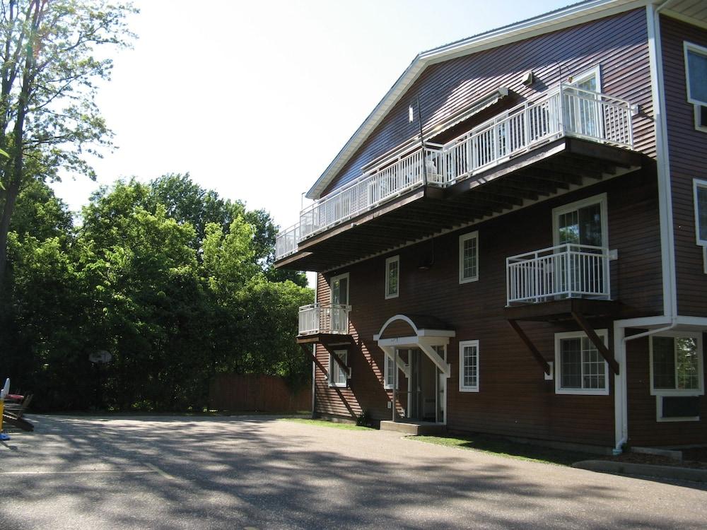 Handys Extended Stay Suites Colchester - Exterior