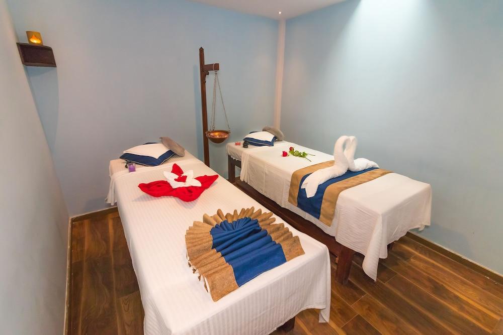Himalayan Suite Hotel - Massage