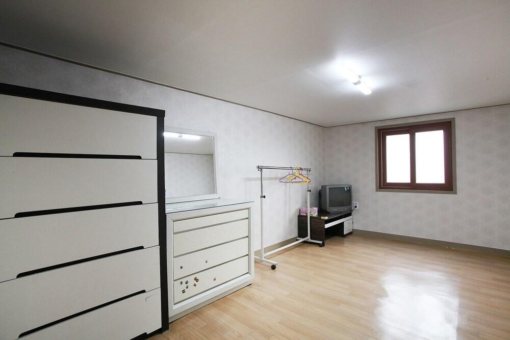 Jeju Yeongsung Motel - Room