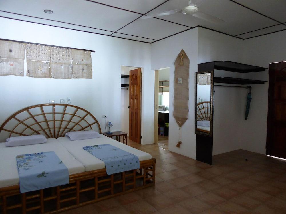 Marcosas Cottage Resort - Room