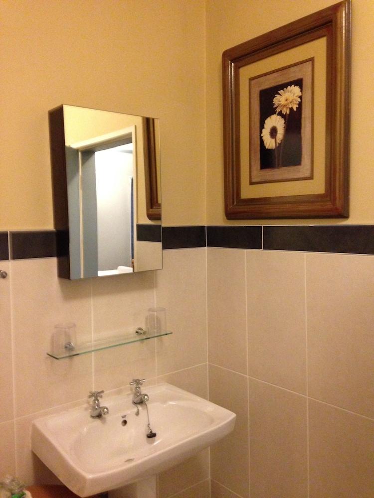 Acacia House Executive Suite - Bathroom Sink