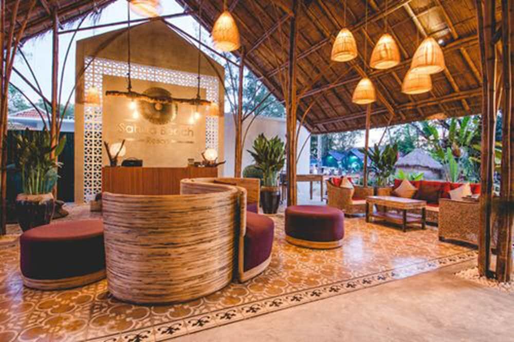 Sahaa Beach Resort - Lobby Sitting Area