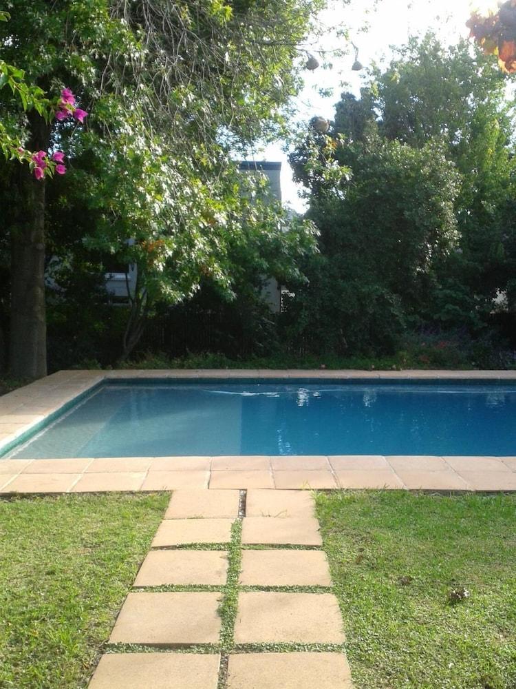 Sunny Lane - Pool