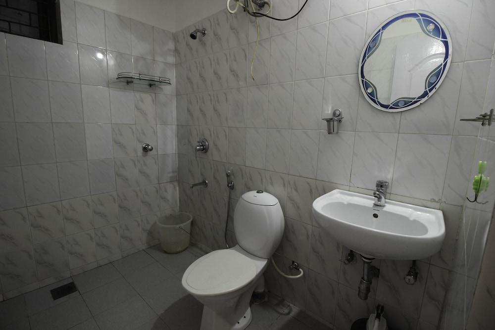 أو واي أو 9788 هوم 1 بد روم، هول آند كيتشن نير إل بي كاي ووتر فرونت - Bathroom