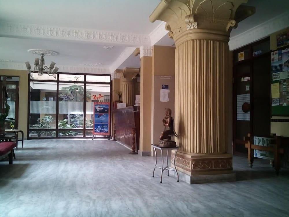 Hotel Blue Diamond - Lobby Sitting Area