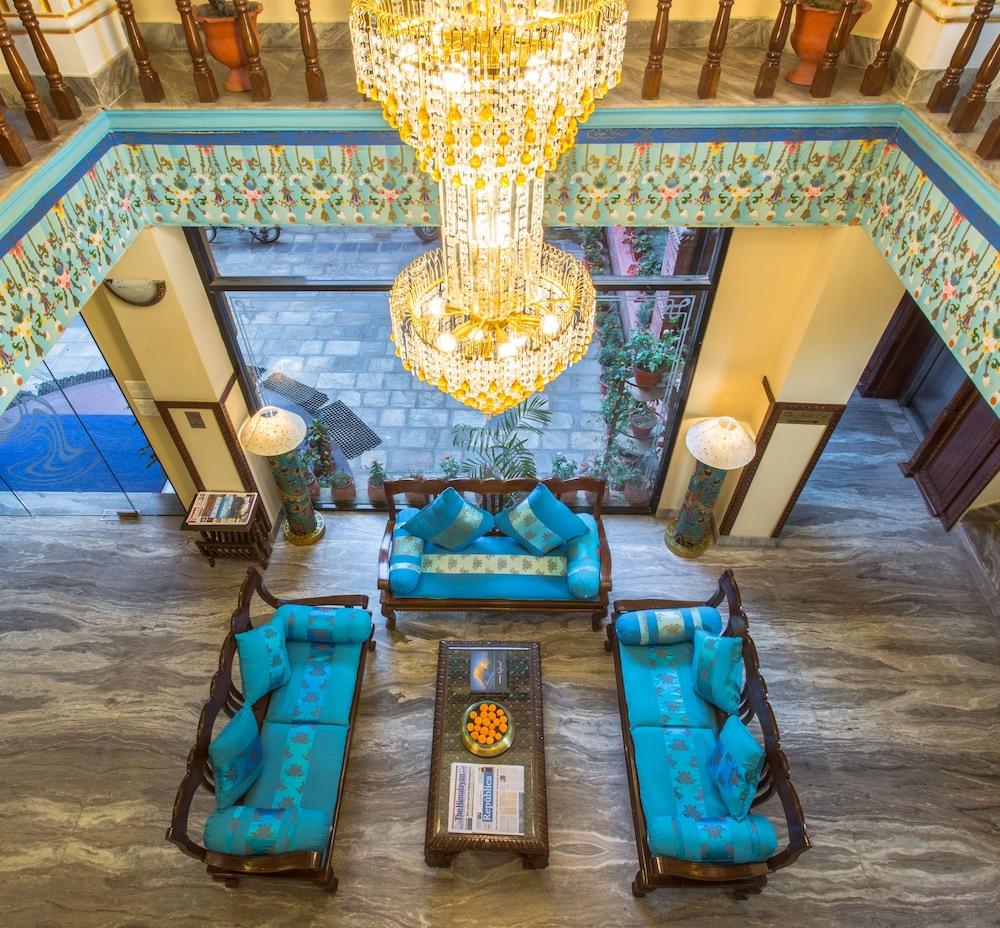 Hotel Yukhang - Lobby Sitting Area