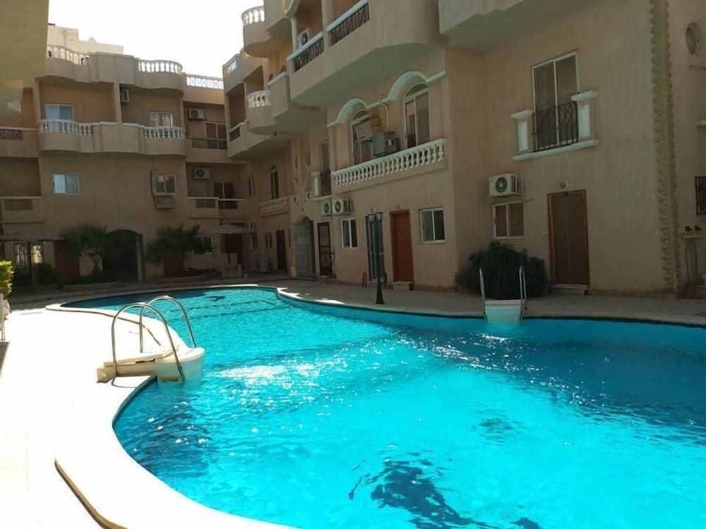 Hurghada 2 Bedrooms at Cozy Compound - Featured Image