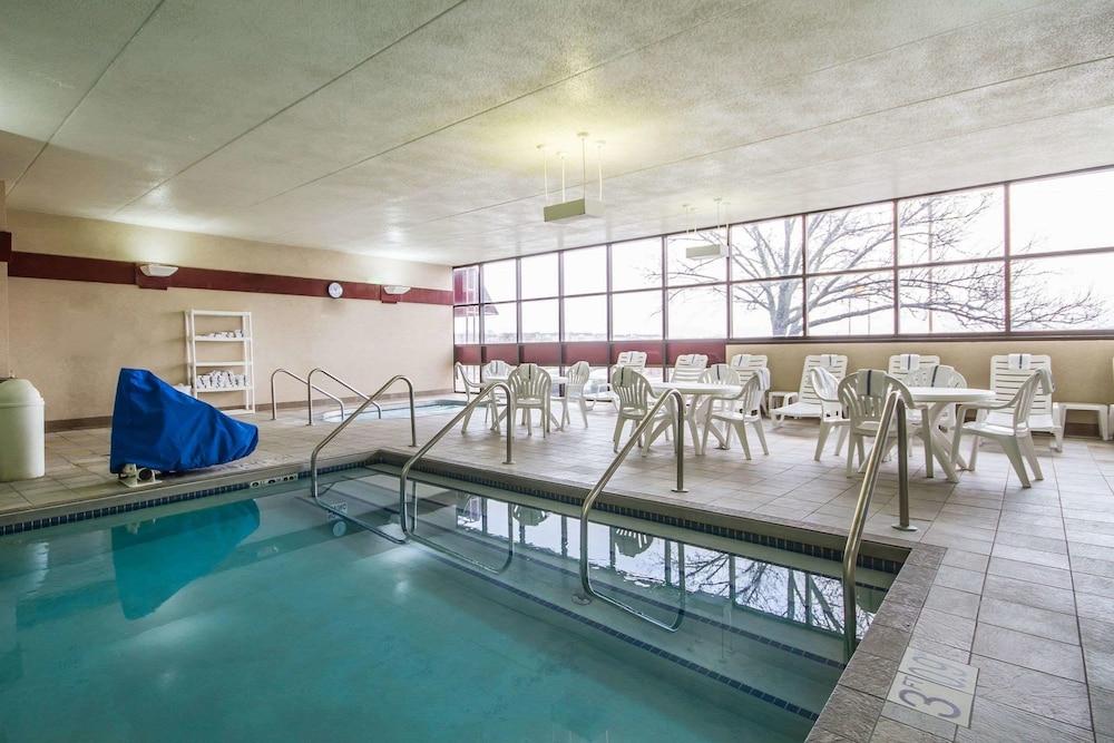 Comfort Inn & Suites Madison - Airport - Pool