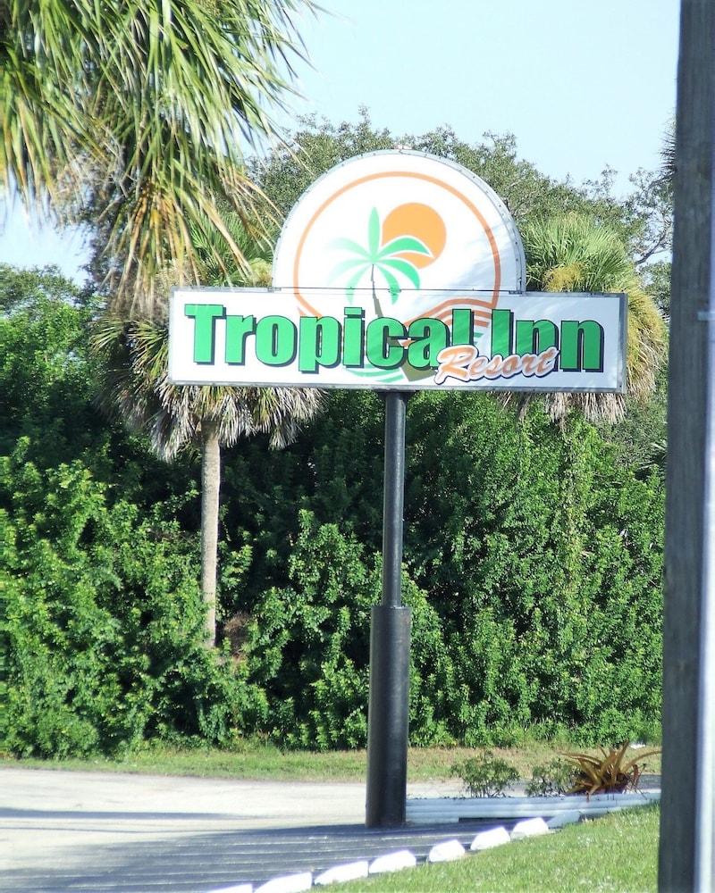 Tropical Inn Palm Bay - Property Grounds