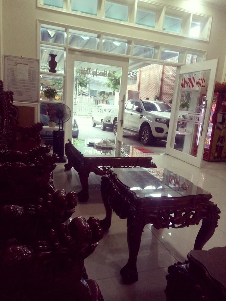 An Phu Hotel - Lobby Sitting Area