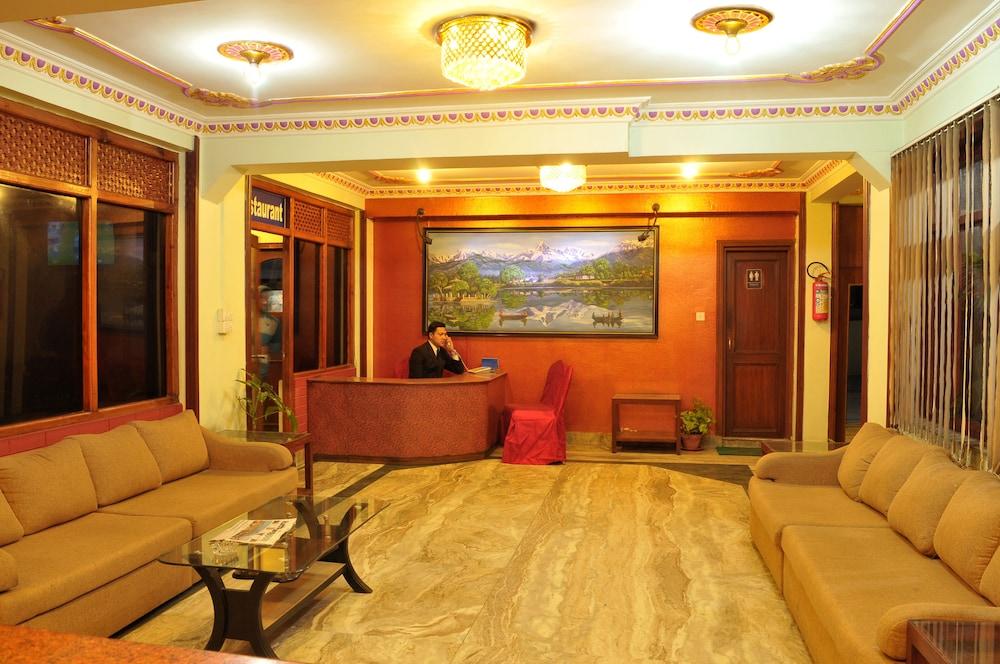 Hotel Brihaspati - Lobby Sitting Area