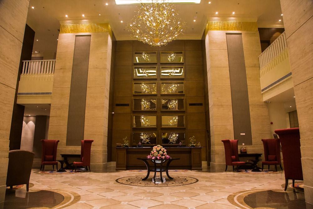 Sheraton Grand Palace Indore - Lobby Lounge