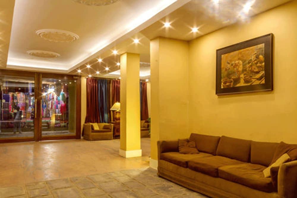Hotel Jagat - Lobby Sitting Area