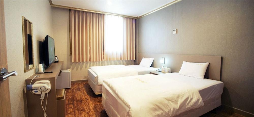 Raum Hotel - Room