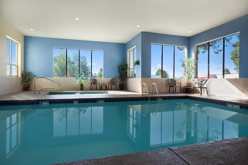 Days Inn & Suites by Wyndham East Flagstaff - Indoor Pool