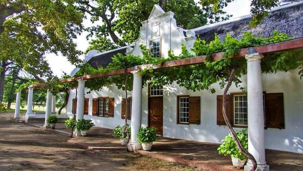 Lekkerwijn Historic Country Guest House - Featured Image