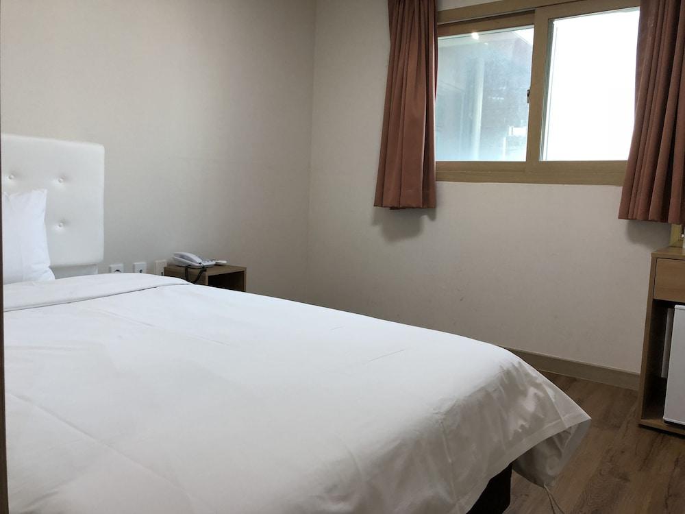 Jeju Skyhill Business Hotel - Room
