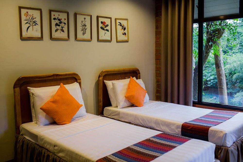 Malagos Garden Resort - Room