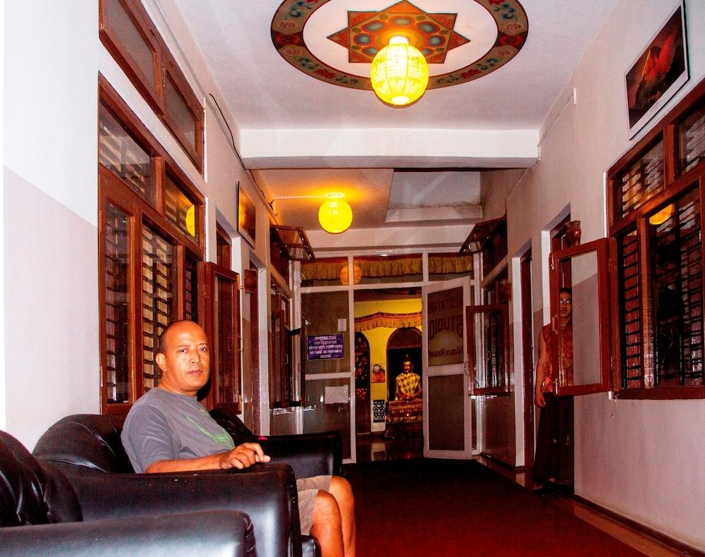 Bouddha Inn Meditation Center - Lobby