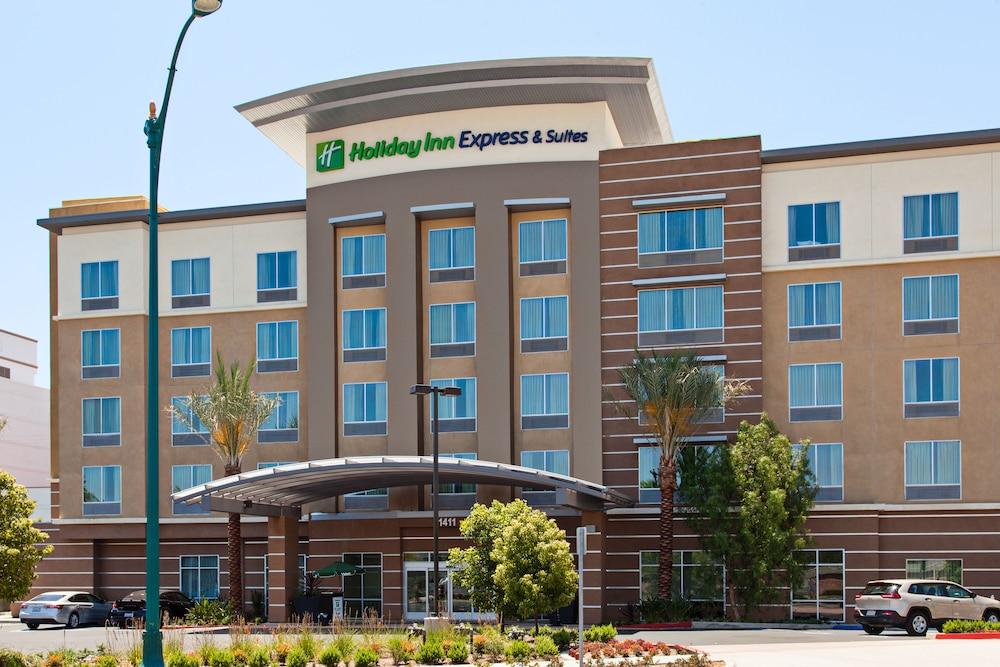 Holiday Inn Express & Suites Anaheim Resort Area, an IHG Hotel - Featured Image