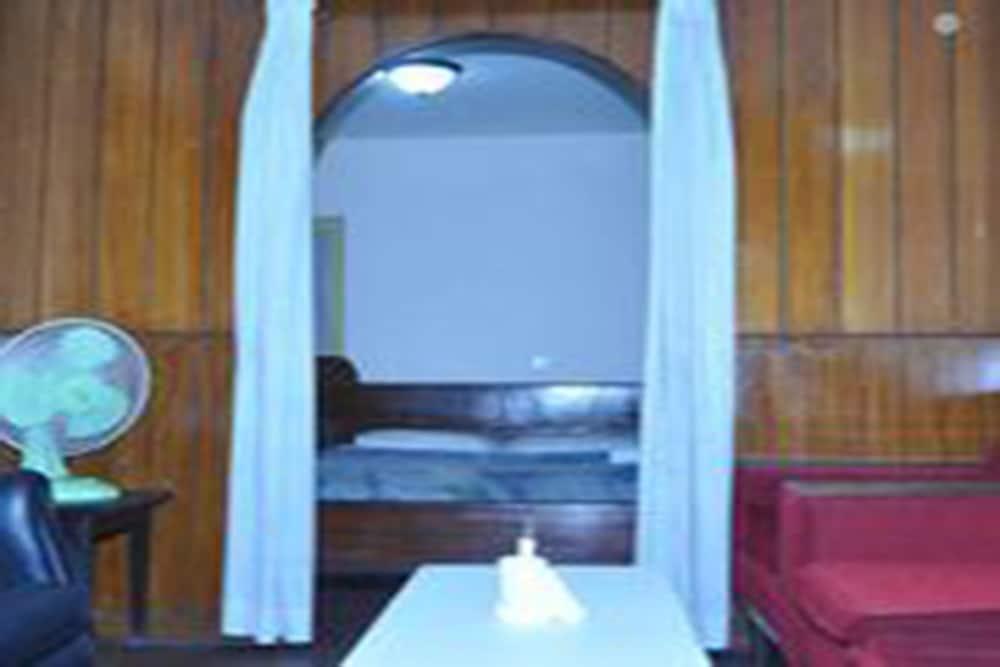 Hotel Atithi - Interior