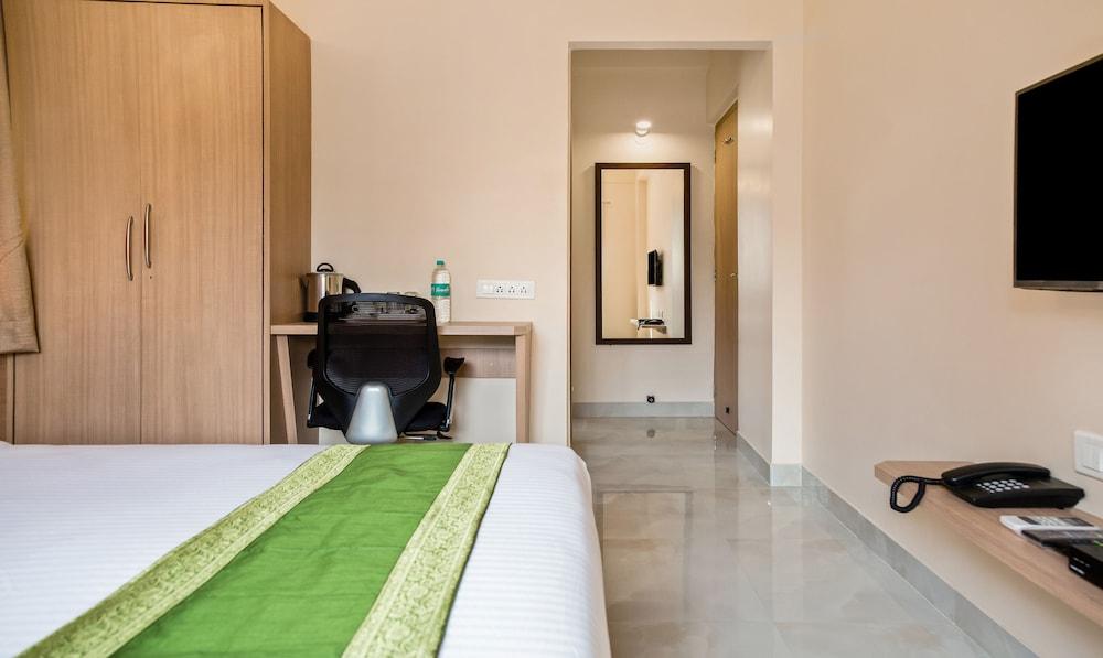 Treebo Indus Residency Premium - Room