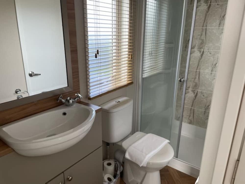 Abingdon 31 Lodge With Hot Tub - Bathroom