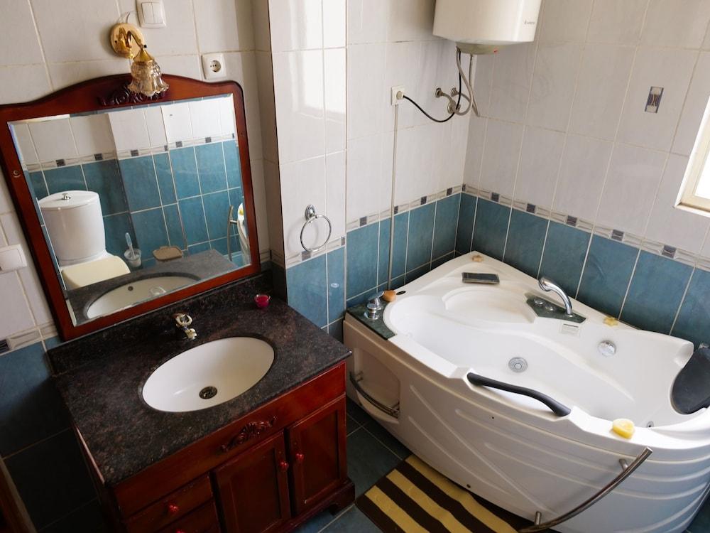 Brusali Guest House - Bathroom