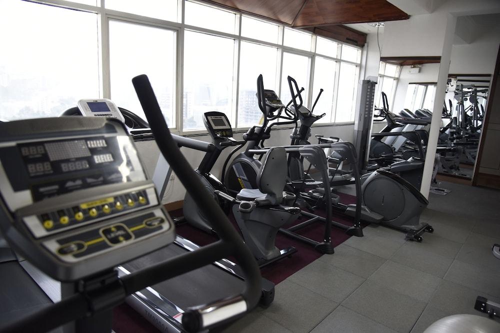 Diplomat Luxury Furnished Apartments - Fitness Facility